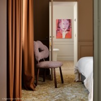 <a href="https://www.galeriegosserez.com/artistes/donnersberg-emma.html">Emma Donnersberg</a> - Cloud Chair Cirrus - Chêne/Amanda